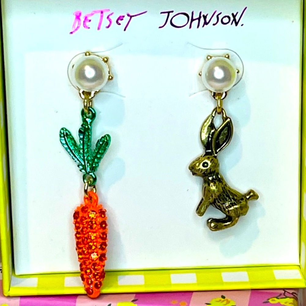 New Betsey Johnson Bunny Carrot Mismatch Earrings - Picture 4 of 11